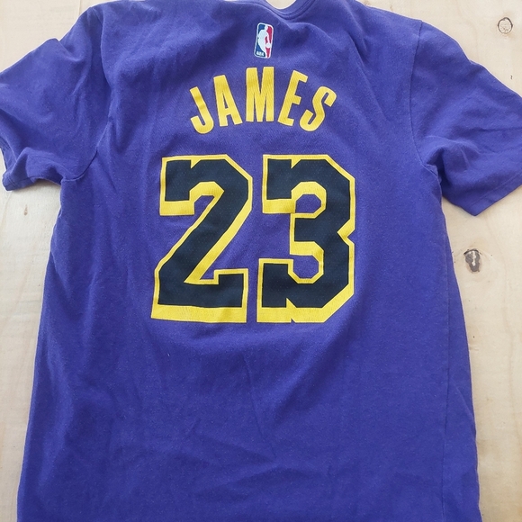 Los Angeles Lakers TShirt NIKE 23 " James" Drifit Men Sz M.      (A) - Picture 5 of 5
